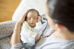 چرا نوزادان در خواب می خندند؟