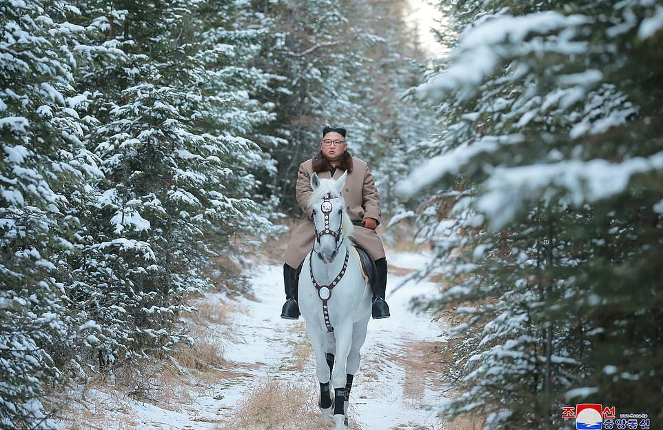 اسب سواری «کیم جونگ اون» در کوهستان برفی مقدس