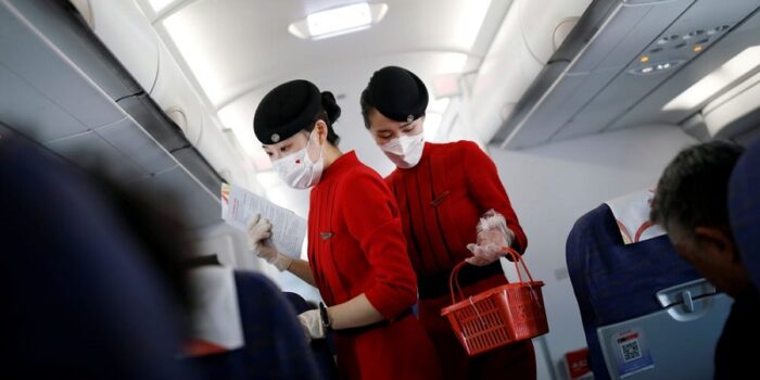 توصیه به پوشیدن پوشک به مهمانداران هواپیما در چین