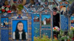 گورستانی در رومانی با قبرنوشته های طنزآمیز درباره مردگان