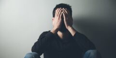 ۸ بلایی که افسردگی بر سر بدن می آورد