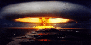 لحظه انفجار بمب اتمی در اعماق اقیانوس + ویدیو