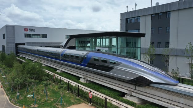 سریع ترین قطار گلوله ای جهان با سرعت ۶۰۰ کیلومتر بر ساعت در چین رونمایی شد