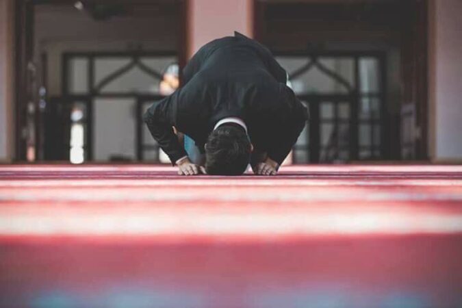 نماز شُکر چیست و چگونه خوانده می‌شود؟